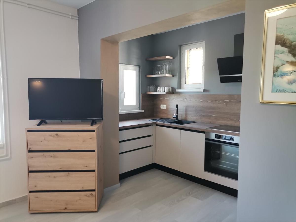 Apartments Vesela Banjol Bagian luar foto
